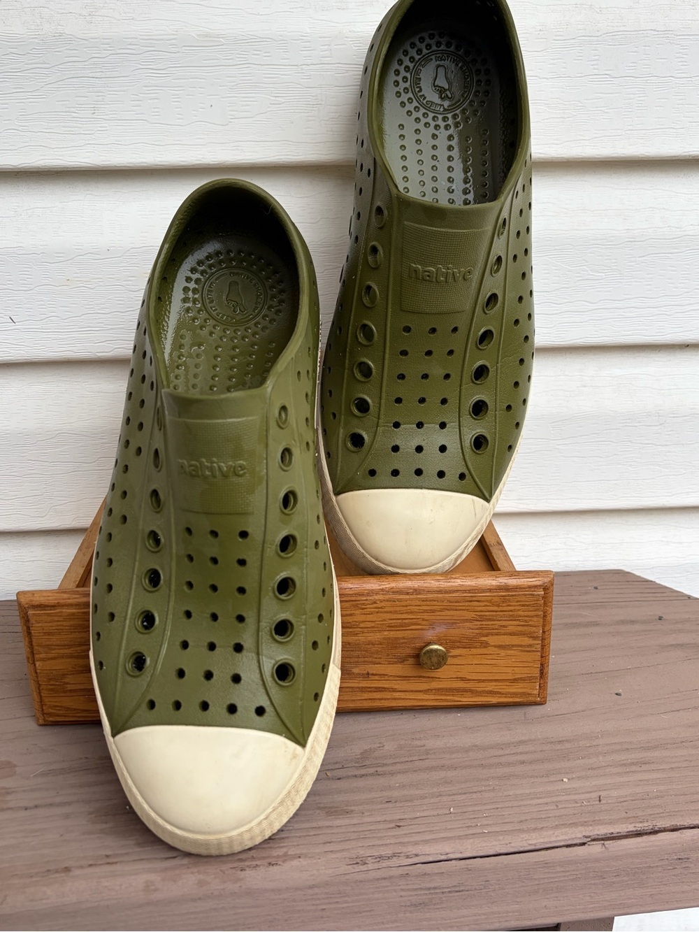 Native Jefferson Olive Green Slip On Shoes Men 8 Women 10